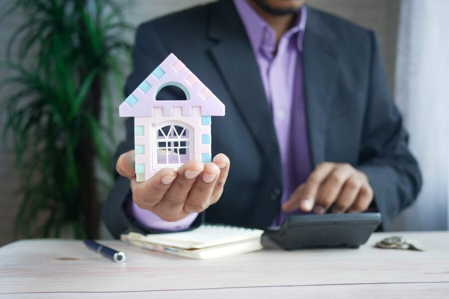 Coraz mniej chętnych na kredyty hipoteczne – problemy na rynku nieruchomości